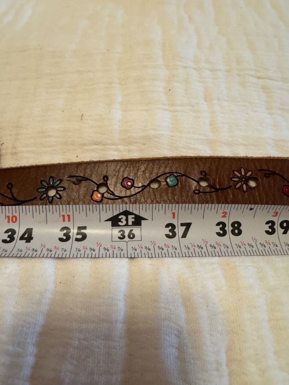 Levi's Brown Leather Floral-Printed Belt with Brass Oval Buckle Size 36 - Picture 5 of 9